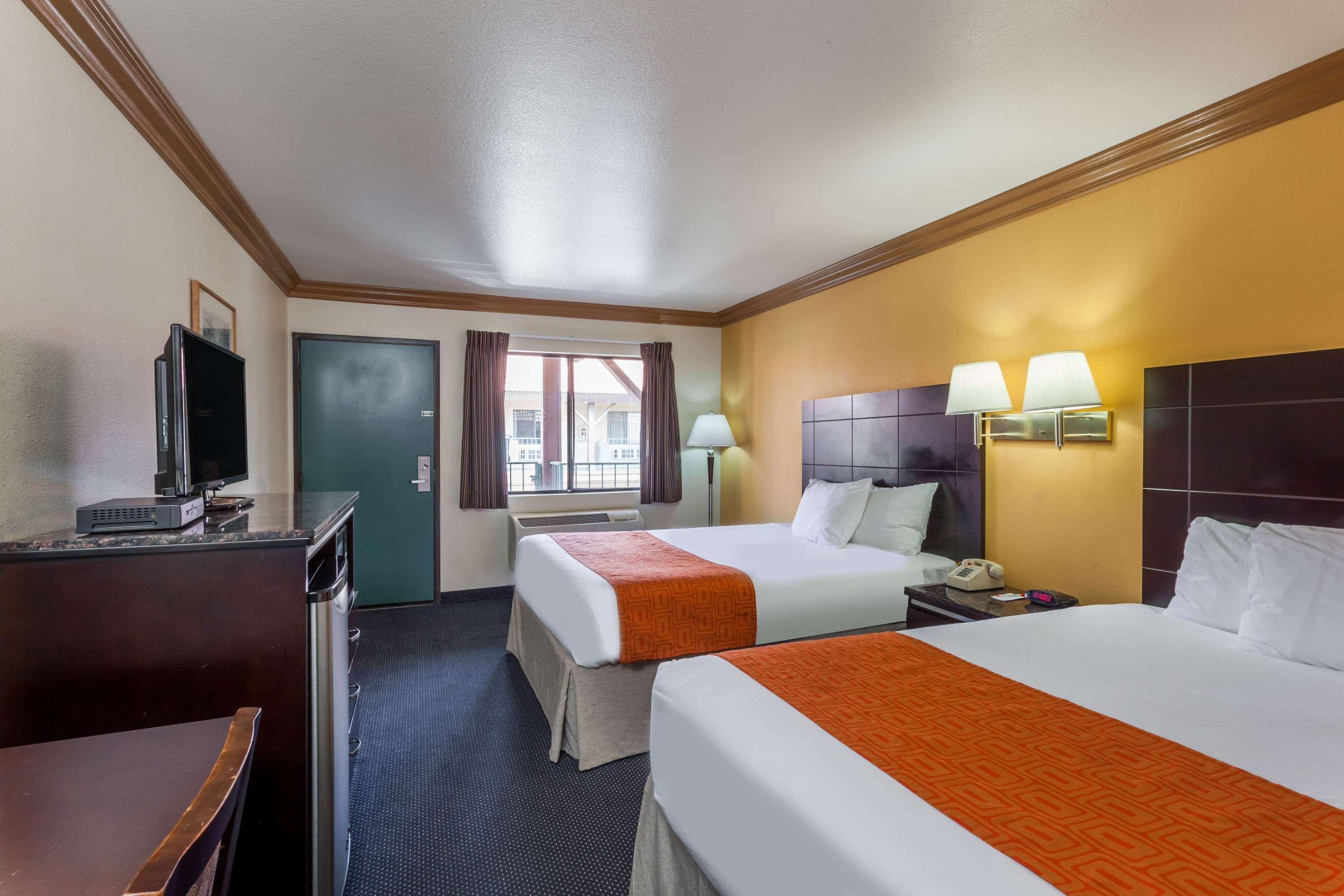 ฮาวเวิร์ด จอห์นสัน บาย วินด์แฮม นอร์โค Hotel ภายนอก รูปภาพ