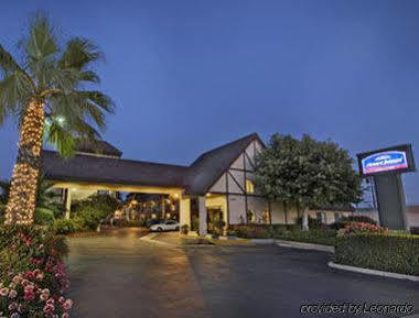 ฮาวเวิร์ด จอห์นสัน บาย วินด์แฮม นอร์โค Hotel ภายนอก รูปภาพ